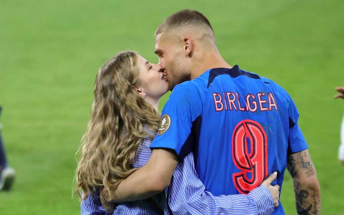 Love is in the air » Antonia și Daniel Bîrligea, momente tandre la finalul meciului FCSB - Dinamo
