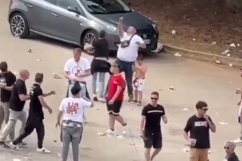 VIDEO Scene reprobabile în Italia! Un bărbat a fost lovit cu brutalitate de ultrași chiar în fața fiului său