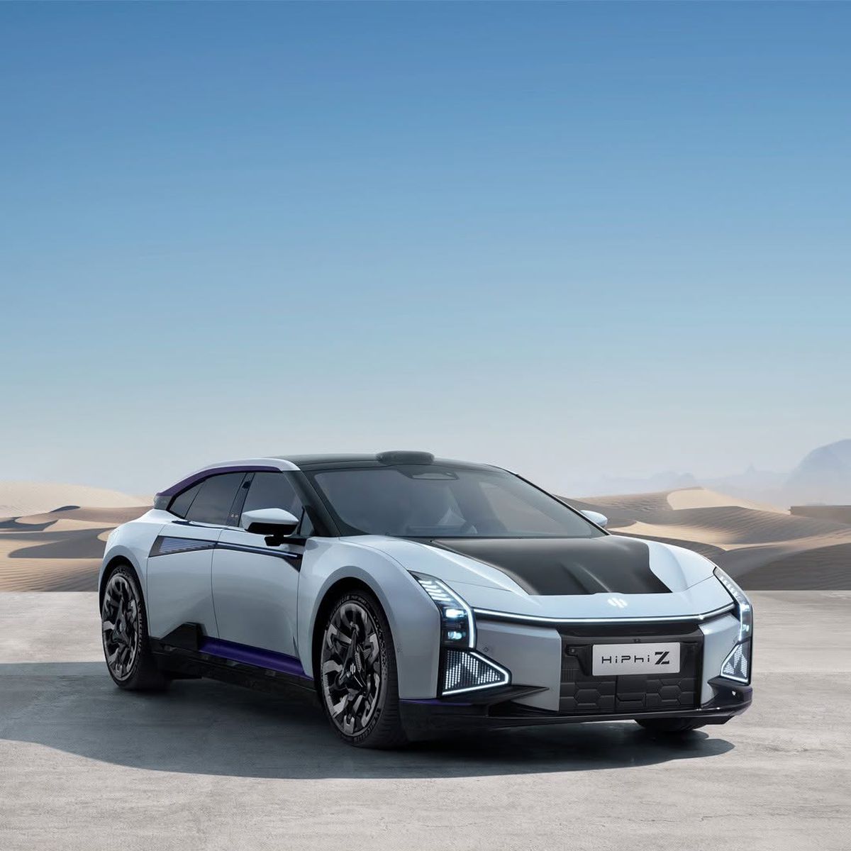 „Ferrari chinezesc” » Cu ce „supercar de 38.000 de dolari” se laudă China! Un vlogger român a asistat la o prezentare futuristă