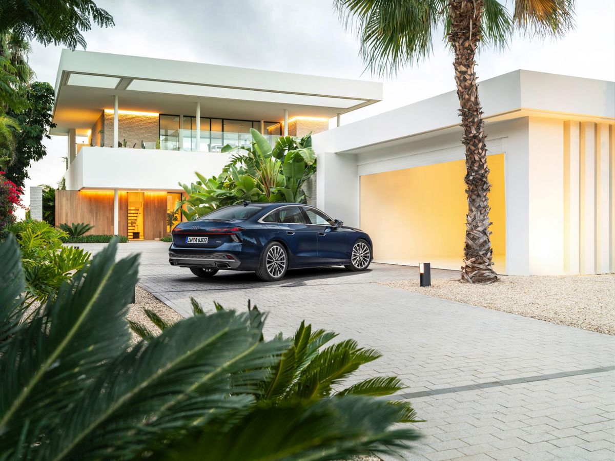 Mașina de lux a fost lansată și în România! Este mai ieftină decât BMW și Mercedes