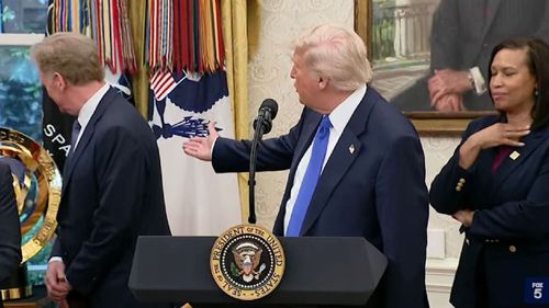 Donald Trump încurcă trofeele Mondialelor! » Ce le-a arătat jurnaliștilor și ce era de fapt
