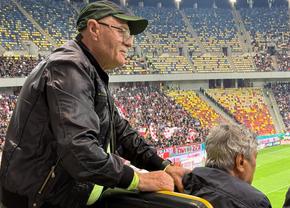 Momente inedite pe Arena Națională, cu Mircea Lucescu în prim-plan! Selecționerul a beneficiat de masaj pe toată durata meciului FCSB - Dinamo