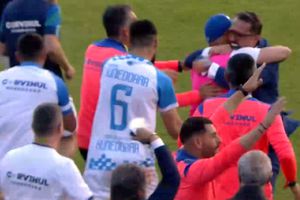 Imaginile bucuriei » Corvinul a declanșat fiesta, după promovarea matematică în Superliga