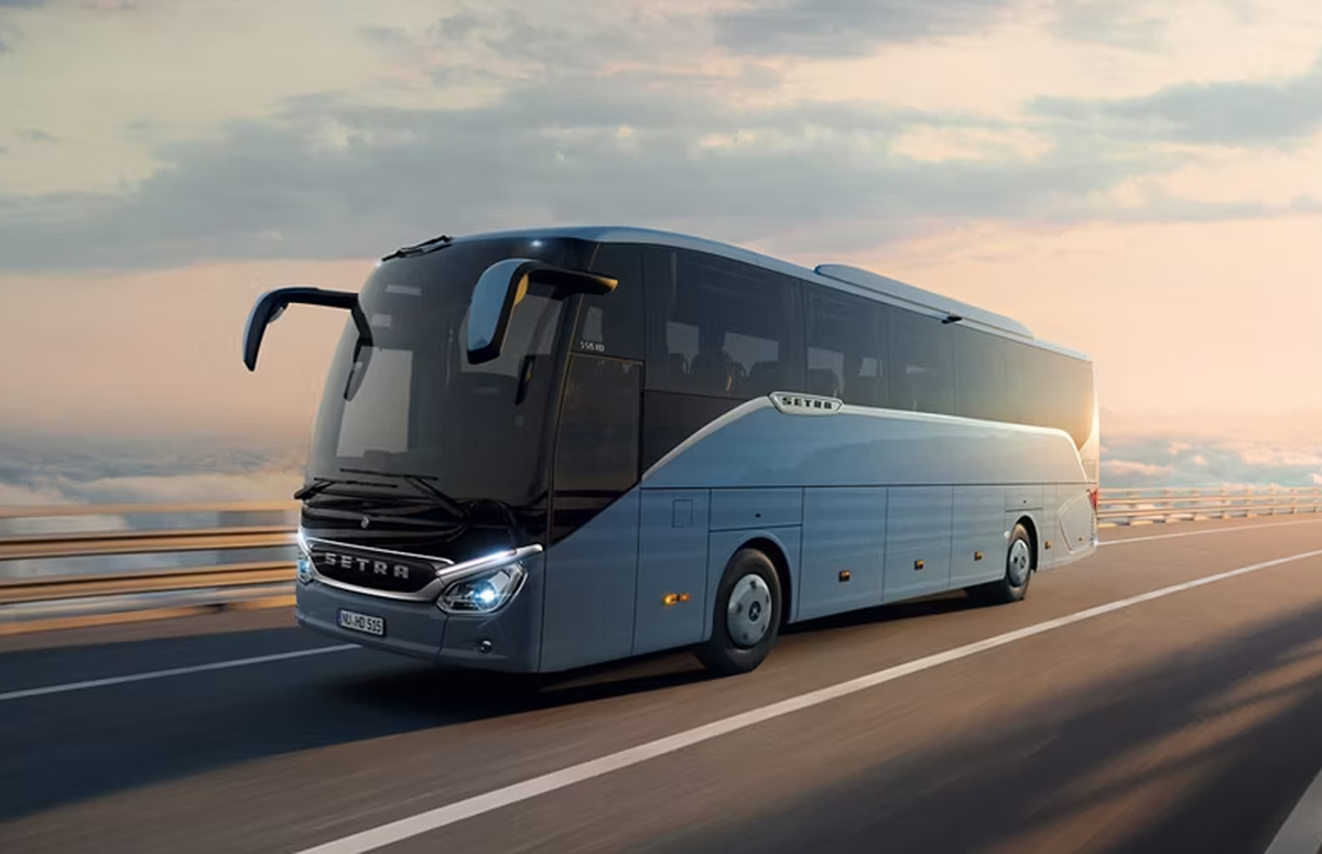 Siglă și autocar FCSB