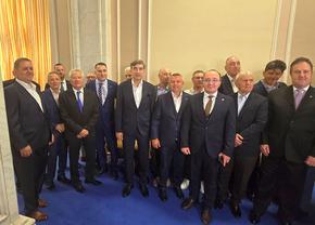 Steaua '86 în Camera Deputaților » Parlamentarii AUR au „confiscat” sărbătoarea, Balint a cerut indemnizații de merit pentru toată echipa: „În mod firesc și drept”