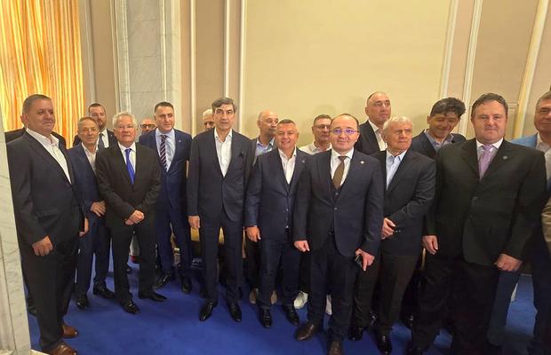Steaua '86 în Camera Deputaților » Parlamentarii AUR au „confiscat” sărbătoarea, Balint a cerut indemnizații de merit pentru toată echipa: „În mod firesc și drept”
