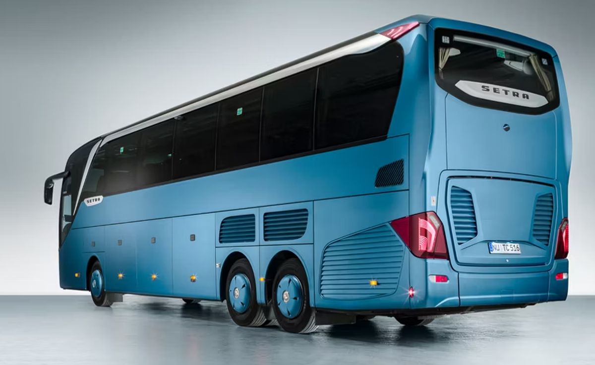 Siglă și autocar FCSB