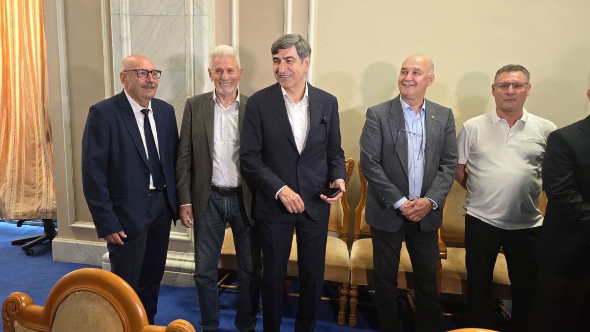 Steaua '86 în Camera Deputaților » Parlamentarii AUR au „confiscat” sărbătoarea, Balint a cerut indemnizații de merit pentru toată echipa: „În mod firesc și drept”