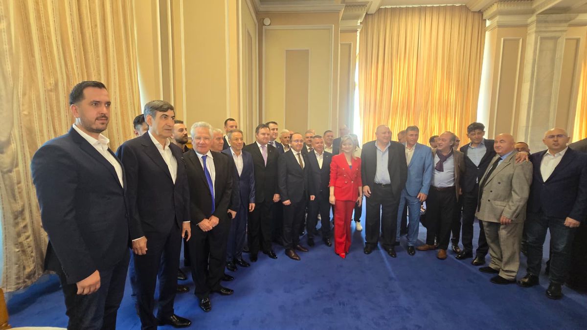 Steaua '86 în Camera Deputaților » Parlamentarii AUR au „confiscat” sărbătoarea, Balint a cerut indemnizații de merit pentru toată echipa: „În mod firesc și drept”