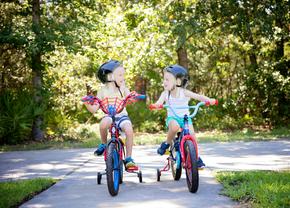 Ce trebuie să verifici dincolo de culoarea și designul bicicletelor