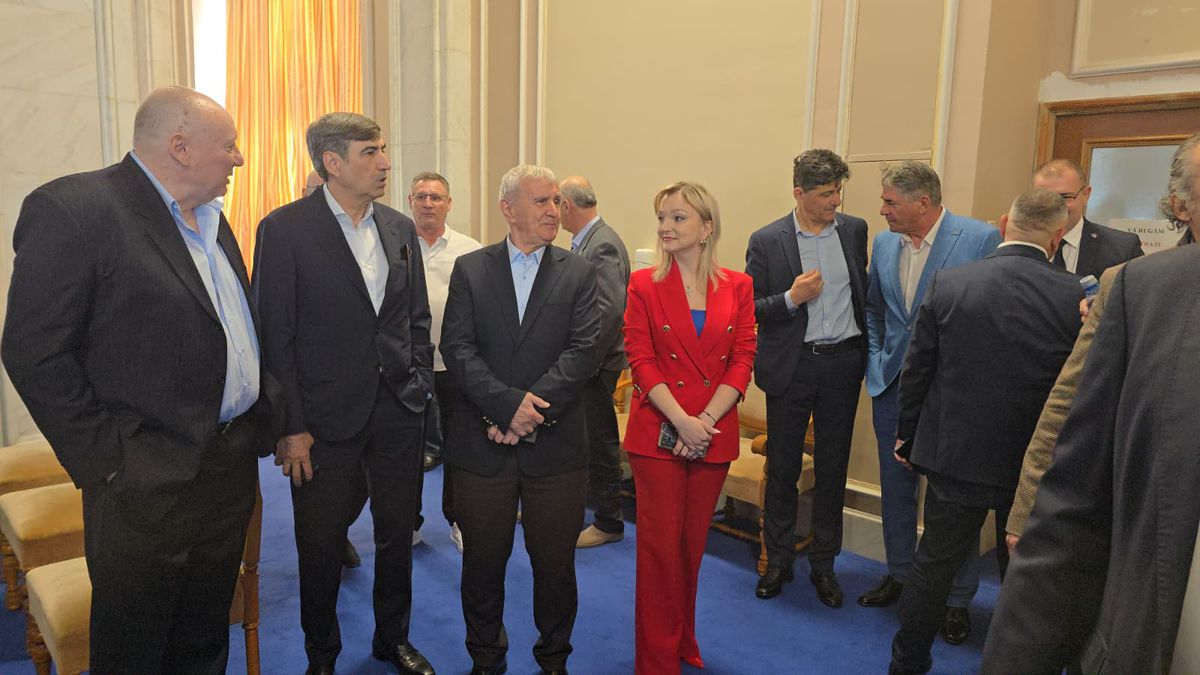 Steaua '86 în Camera Deputaților » Parlamentarii AUR au „confiscat” sărbătoarea, Balint a cerut indemnizații de merit pentru toată echipa: „În mod firesc și drept”