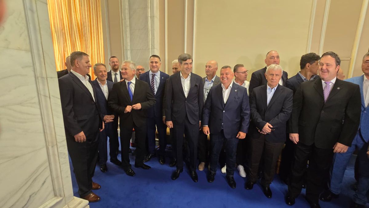 Steaua '86 în Camera Deputaților » Parlamentarii AUR au „confiscat” sărbătoarea, Balint a cerut indemnizații de merit pentru toată echipa: „În mod firesc și drept”