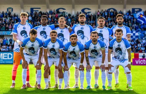 „Să-și intre în rol!” » Direct de pe stadion, unul dintre „copiii” lui Mircea Lucescu anunță obiectivul Corvinului în prima ligă: „N-am promovat doar să facem prezența!”