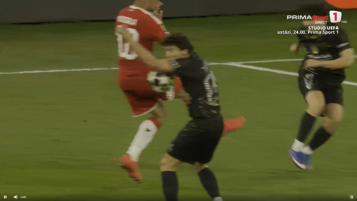 Scandal uriaș la Bayern - PSG » Nemții au năvălit peste arbitru