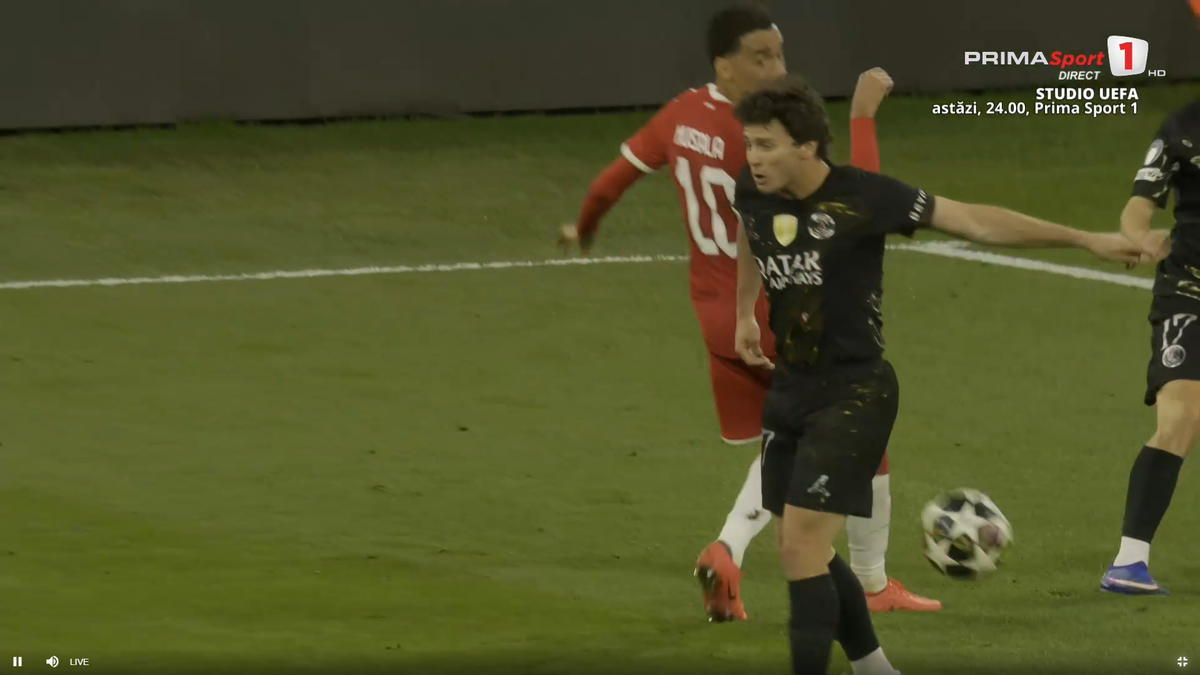 Scandal uriaș la Bayern - PSG » Nemții au năvălit peste arbitru