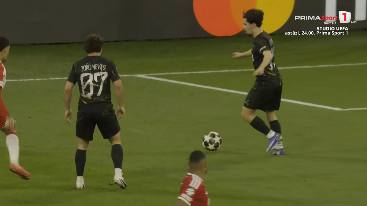 Scandal uriaș la Bayern - PSG » Nemții au năvălit peste arbitru