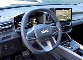 Dacia, „dormitor pe roți” » Imagini surprinzătoare: cum arată mașina-casă care nu a existat vreodată