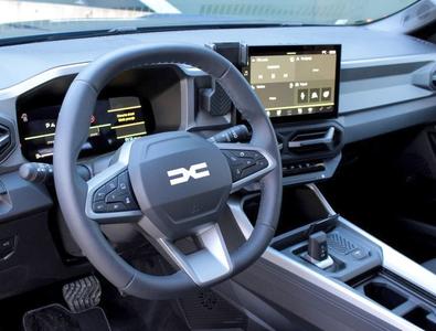 Dacia, „dormitor pe roți” » Imagini surprinzătoare: cum arată mașina-casă care nu a existat vreodată