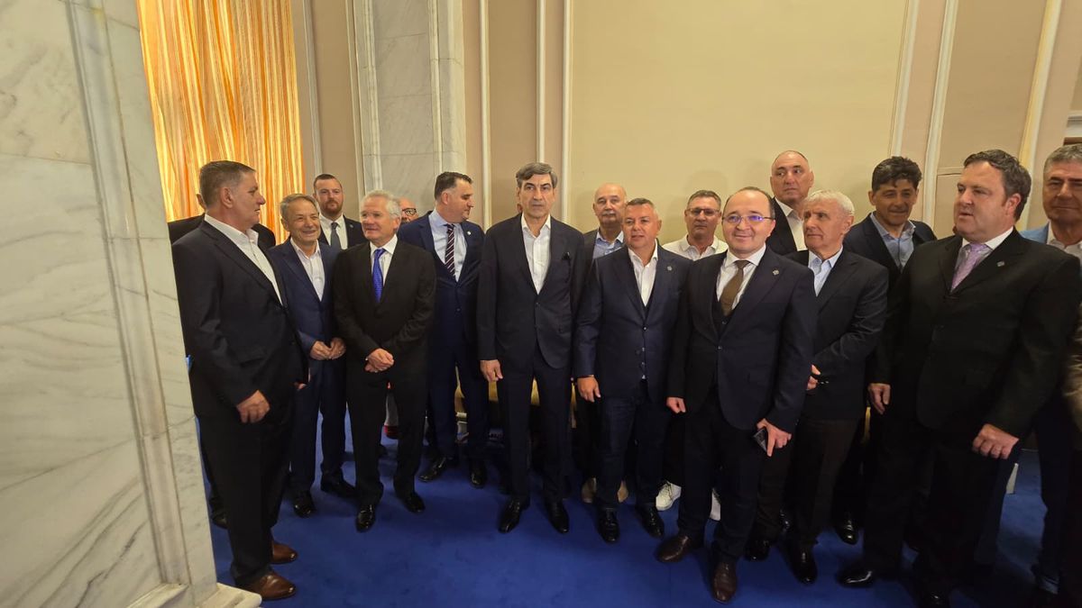 Steaua '86 în Camera Deputaților » Parlamentarii AUR au „confiscat” sărbătoarea, Balint a cerut indemnizații de merit pentru toată echipa: „În mod firesc și drept”