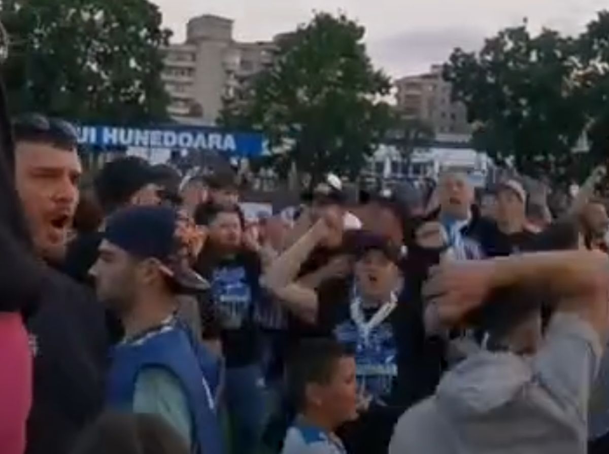 Imaginile bucuriei » Corvinul a declanșat fiesta, după promovarea matematică în Superliga