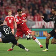 Musiala, între Joao Neves și Bradley Barcola // Bayern - PSG, returul semifinalei de Liga Campionilor, 06.05.2026 // foto: Getty Images