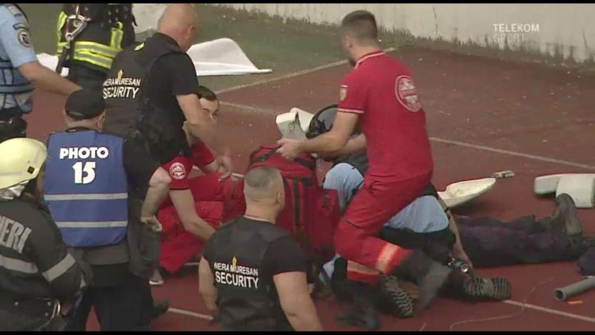 Fanul lui U Cluj care a lovit un jandarm cu scaunul, pedepsit dur de Tribunal! Condamnat la 7 ani și 6 luni de închisoare