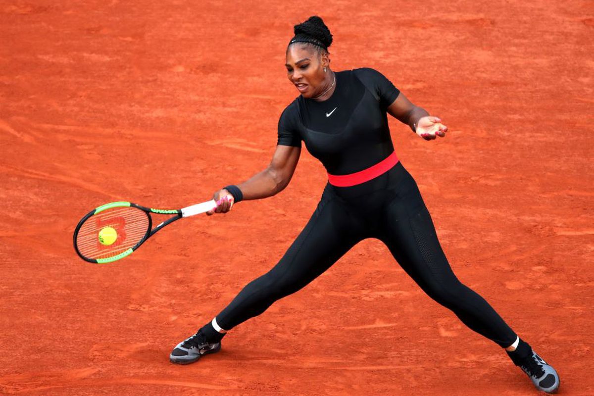 Roland Garros se joacă pe GSP.ro » Ținute icon la Paris: decolteul lui Mary Pierce, dantela lui Venus, Serena în catsuit și Wawrinka în șortul-pijama