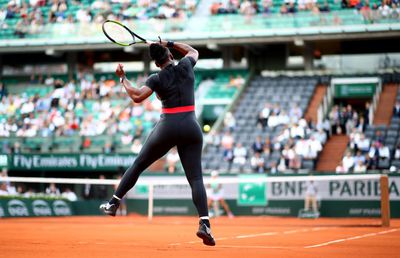 Roland Garros se joacă pe GSP.ro » Ținute icon la Paris: decolteul lui Mary Pierce, dantela lui Venus, Serena în catsuit și Wawrinka în șortul-pijama