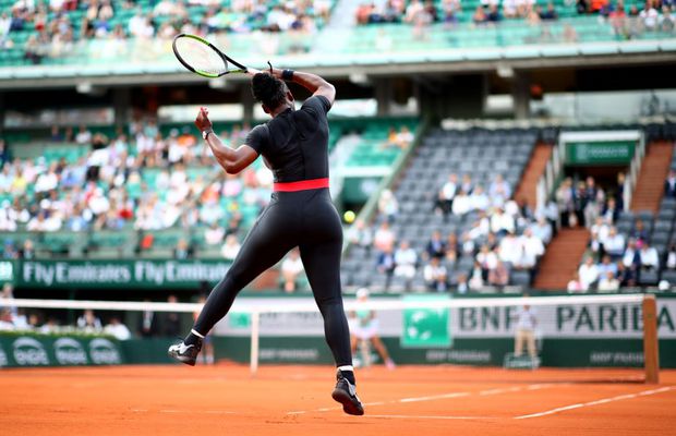 Roland Garros se joacă pe GSP.ro » Ținute icon la Paris: decolteul lui Mary Pierce, dantela lui Venus, Serena în catsuit și Wawrinka în șortul-pijama