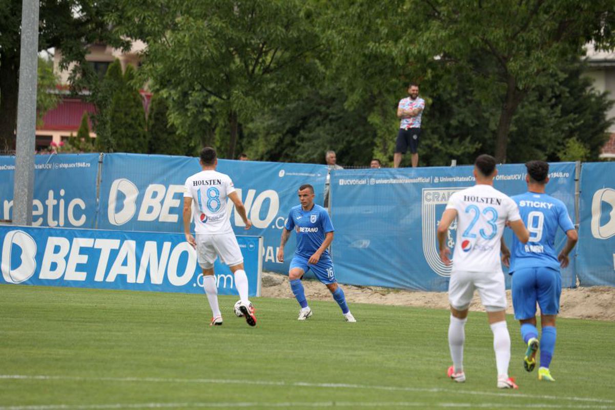 CS UNIVERSITATEA CRAIOVA - VIITORUL. VIDEO Gică Hagi le-a mulțumit oltenilor la finalul celor două amicale de azi