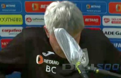 CS UNIVERSITATEA CRAIOVA - VIITORUL. Incident cu Cristiano Bergodi, la debutul pe banca oltenilor: i-a căzut panoul în cap!