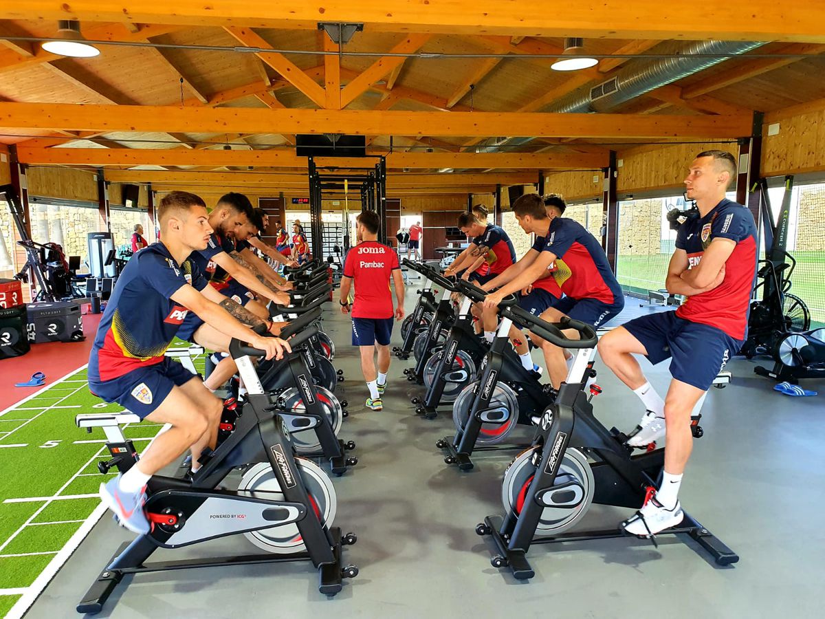 Nicolae Dică le-a arătat jucătorilor cum se centrează! O noutate pentru România U23: Pașcanu contra Australiei