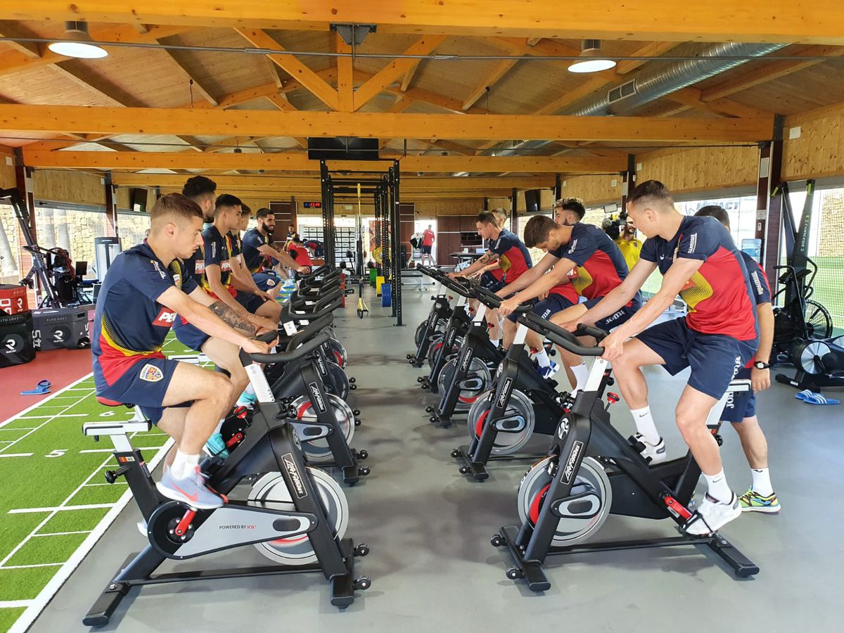 Nicolae Dică le-a arătat jucătorilor cum se centrează! O noutate pentru România U23: Pașcanu contra Australiei