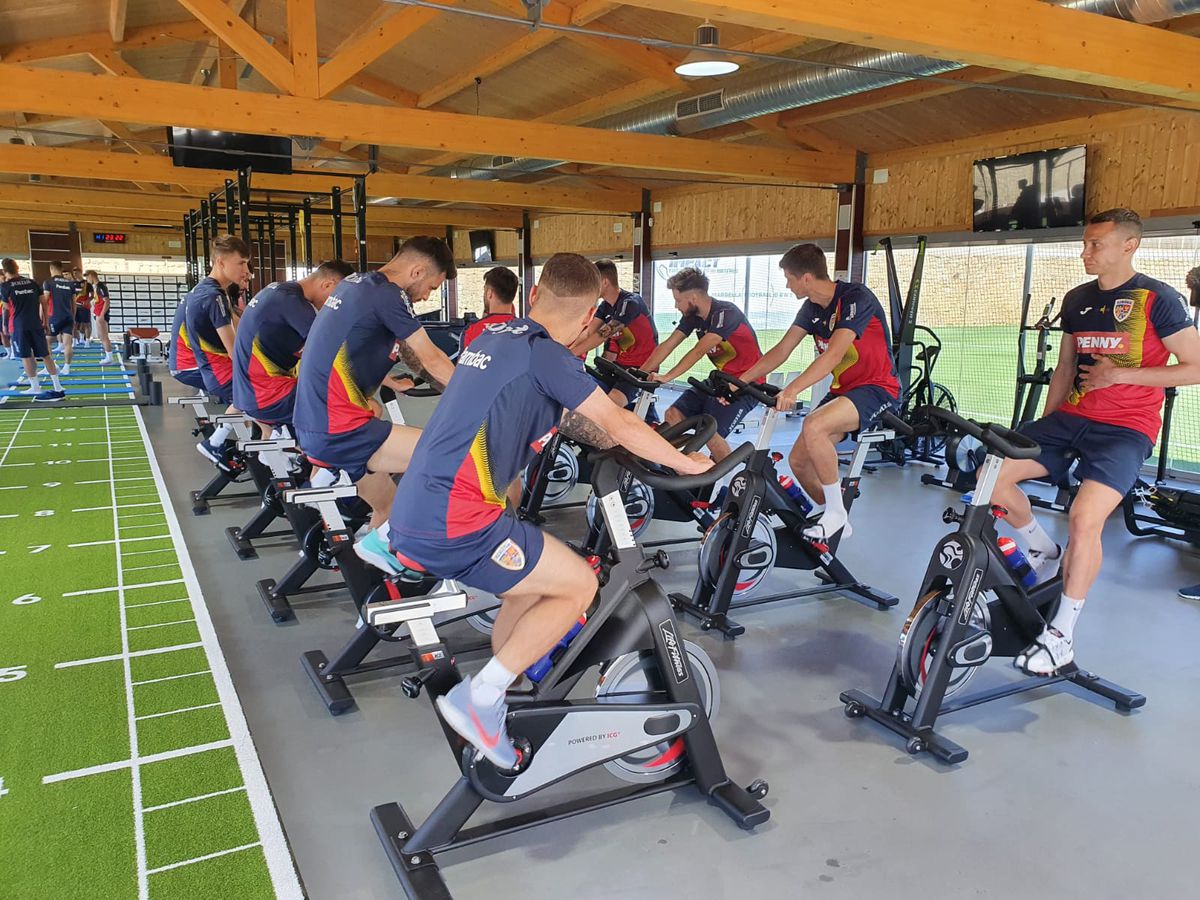 Nicolae Dică le-a arătat jucătorilor cum se centrează! O noutate pentru România U23: Pașcanu contra Australiei