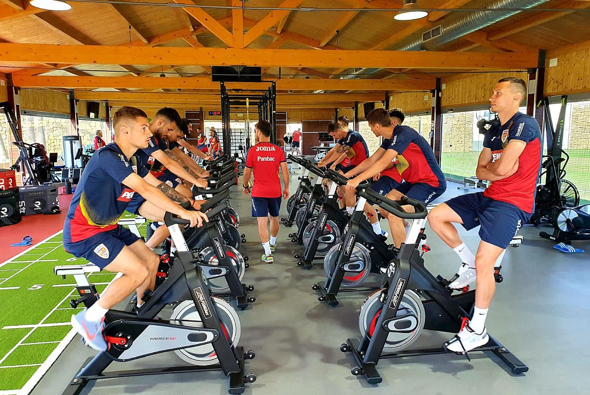 Nicolae Dică le-a arătat jucătorilor cum se centrează! O noutate pentru România U23: Pașcanu contra Australiei