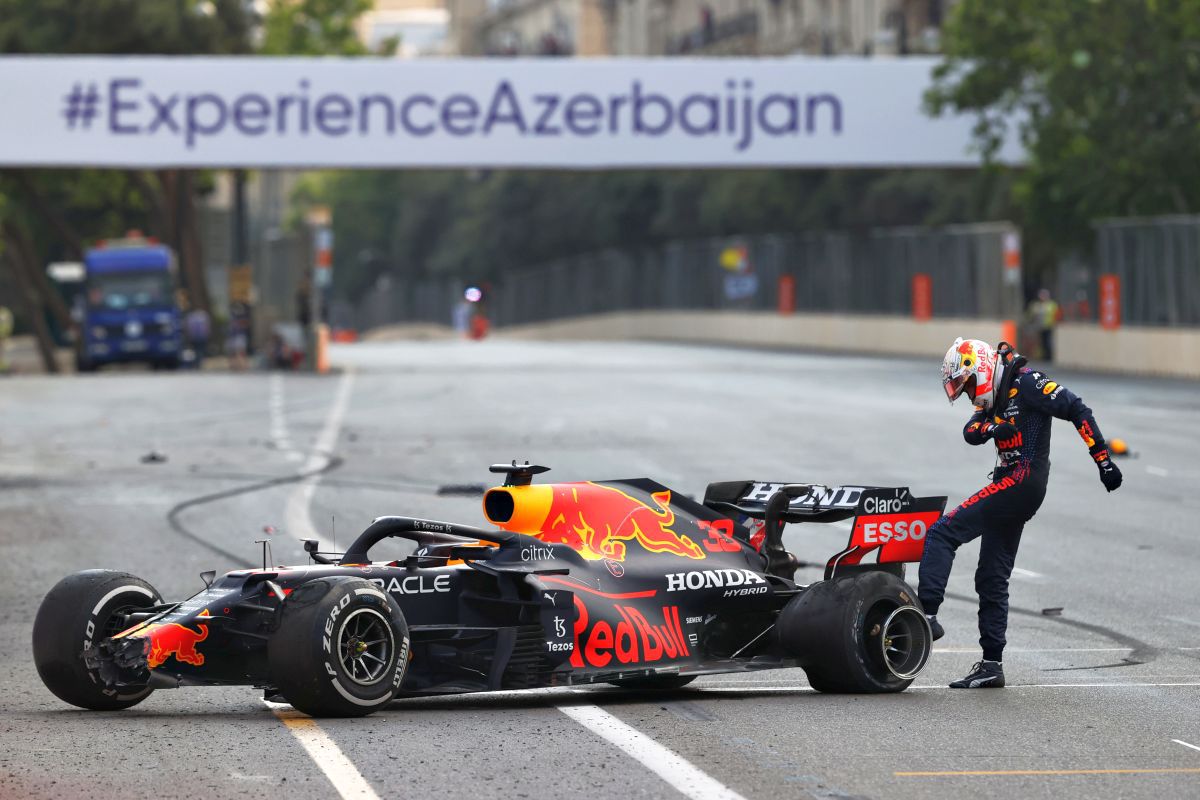 FORMULA 1. Deznodământ spectaculos în Azerbaidjan » Câștigător-surpriză, Verstappen și Hamilton, în afara punctelor! Vettel, cursă eroică!