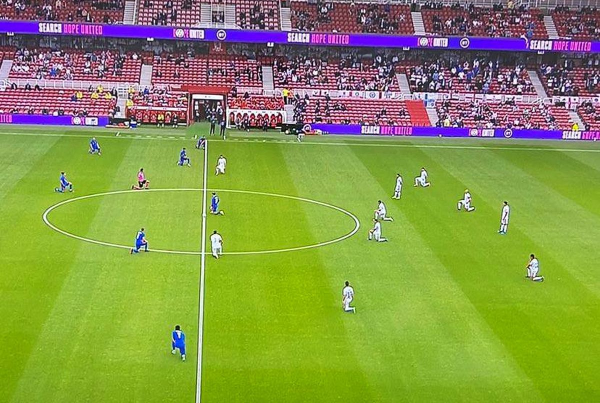 „Ce, e Uniunea Sovietică?!” » Mircea Badea, discurs de susținere pentru Nedelcearu și Stanciu: „Jucătorii sunt bipezi, ce să facă în genunchi pe stadion?”