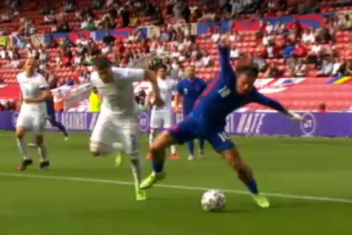 ANGLIA - ROMÂNIA. Debut de coșmar: Căpușă a făcut penalty, la doar un minut după ce a intrat pe teren