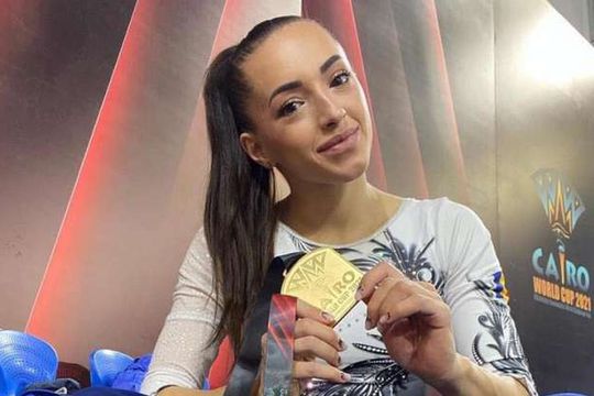 Larisa Iordache (24 de ani) a obținut aurul la Cairo (Egipt), la proba de bârnă!