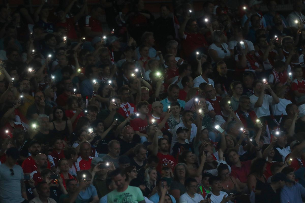 Austria - Danemarca a început cu 90 de minute întârziere » Ce s-a întâmplat la Viena + Momente superbe create de fani