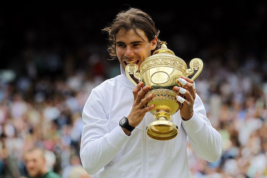 Campion la Wimbledon în 2008 și 2010, Rafa nu știe dacă va călca pe iarba londoneză vara asta Nadal are o decizie de luat înainte de Wimbledon » Cum arată un picior sănătos și cum arată piciorul cu sindromul Muller-Weiss, de care suferă spaniolul