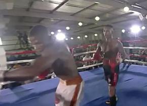 Un pugilist și-a speriat fanii, după ce a încercat să lovească un adversar invizibil în ring: „Cel mai tulburător lucru pe care l-am văzut”