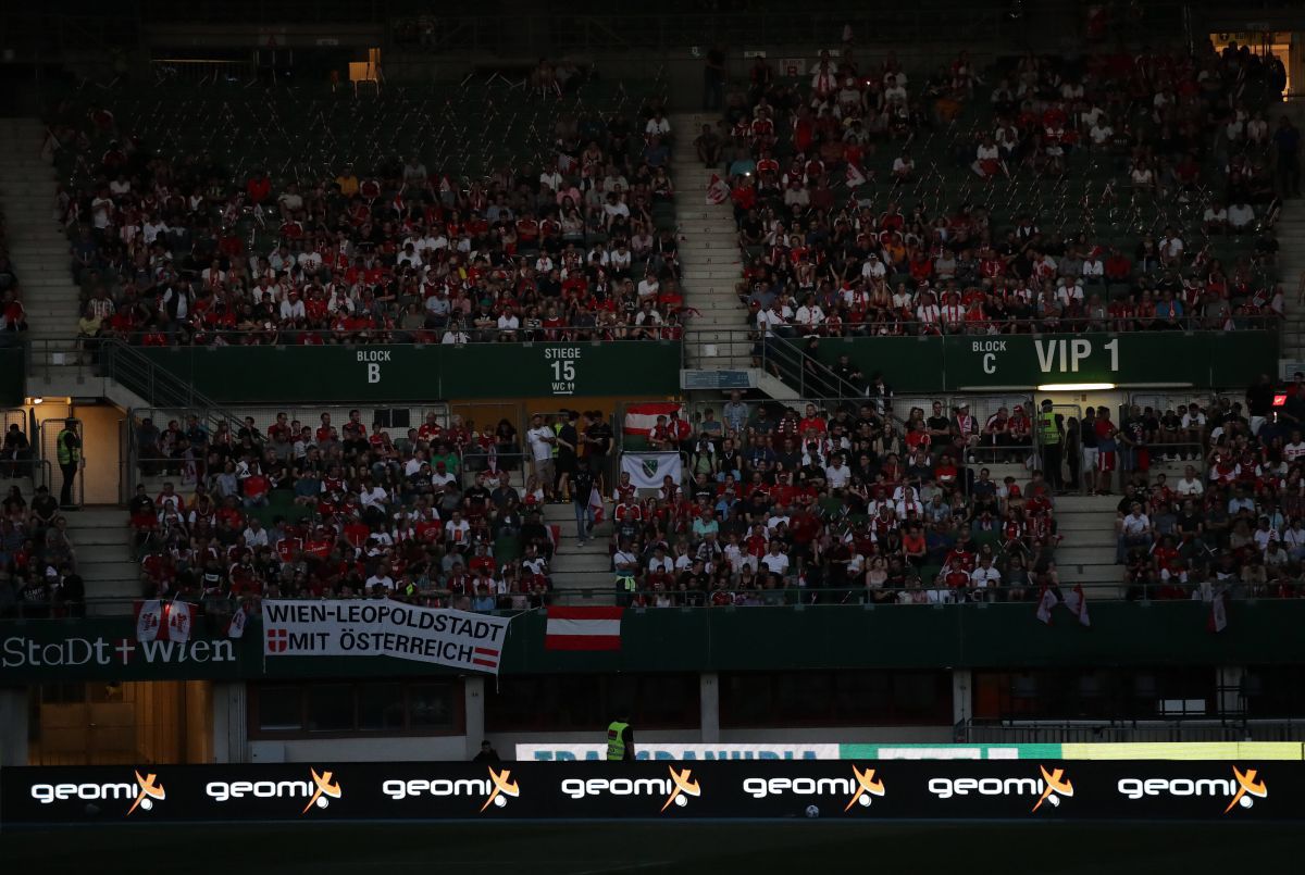 Austria - Danemarca a început cu 90 de minute întârziere » Ce s-a întâmplat la Viena + Momente superbe create de fani