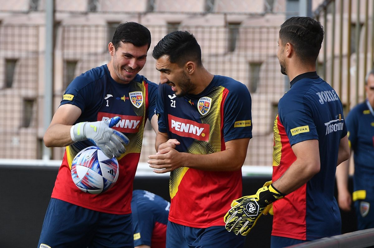 „Hai să punem toate cărțile pe masă, să nu ne mai ascundem!” » Edi Iordănescu susține că e dorit în străinătate: „Puteam să fug oricând”