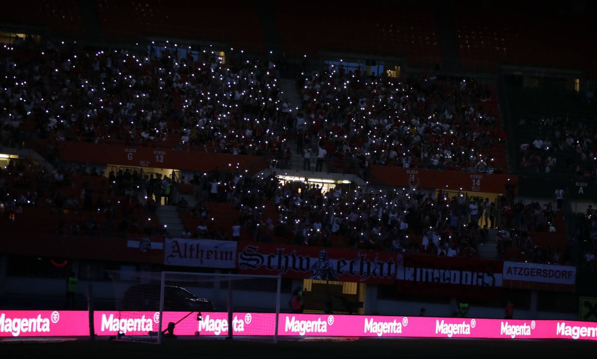 Austria - Danemarca a început cu 90 de minute întârziere » Ce s-a întâmplat la Viena + Momente superbe create de fani