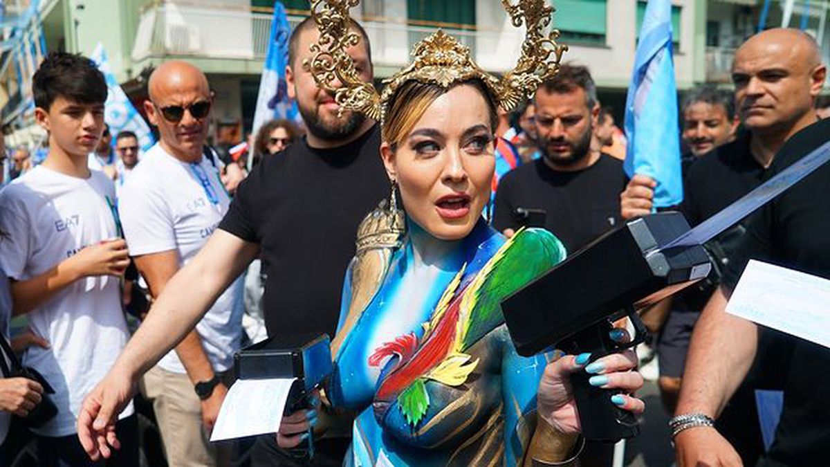 Cea mai sexy fană a lui Napoli vrea să îi strice relația lui Kvaratskhelia » Mesajul provocator postat pe Instagram