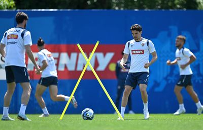 „Naționala” României s-a reunit astăzi pentru pregătirea „dublei” cu Kosovo și Elveția: „Ar fi bun și un egal cu kosovarii”