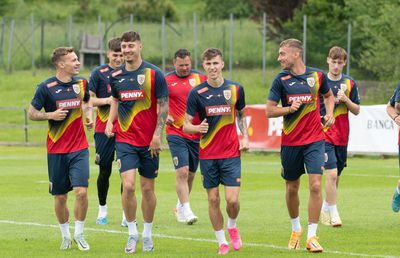 Surpriză pentru naționala de tineret » Un antrenor italian i-a vizitat pe elevii lui Săndoi