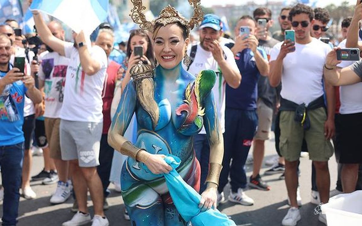 Cea mai sexy fană a lui Napoli vrea să îi strice relația lui Kvaratskhelia » Mesajul provocator postat pe Instagram