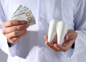Cum se calculează prețul intervenției de implant dentar?